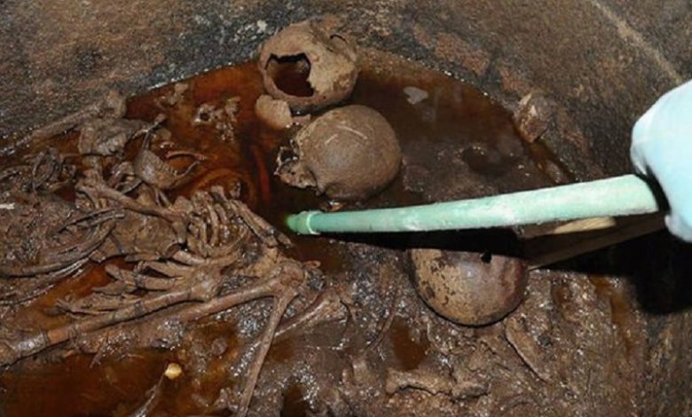 Abren el sarcófago negro de Egipto a pesar del riesgo de una mortífera maldición de magia negra