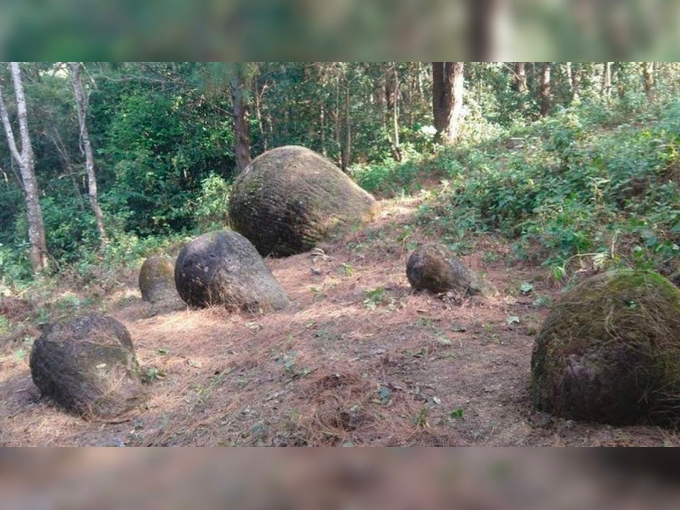 Arqueólogos en India encuentran docenas de misteriosos frascos gigantes 6 Arqueólogos en India encuentran docenas de misteriosos frascos gigantes