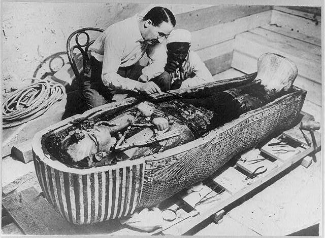 Recordando a los egipcios anónimos que ayudaron a descubrir la tumba del rey Tutankamón