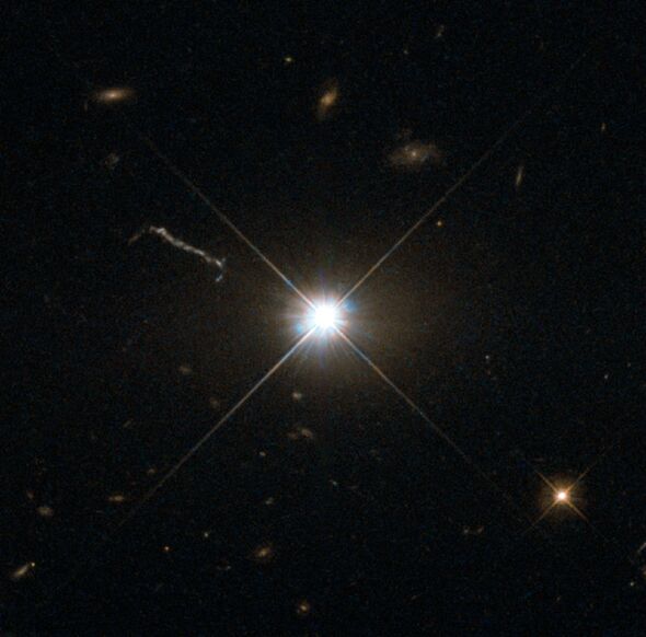 3C273 visto por el Telescopio Espacial Hubble