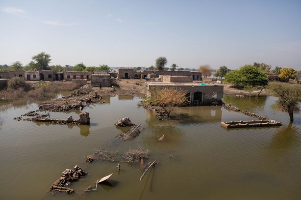Un pueblo inundado en Pakistán