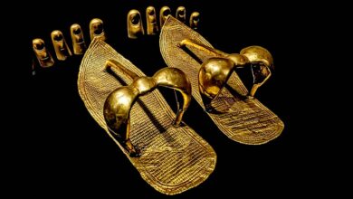 Gold sandals and toe covers discovered in King Tut’s tomb, part of “The Discovery of King Tut" exhibition in New York City. (Mary Harrsch / CC BY-NC-SA 2.0 )