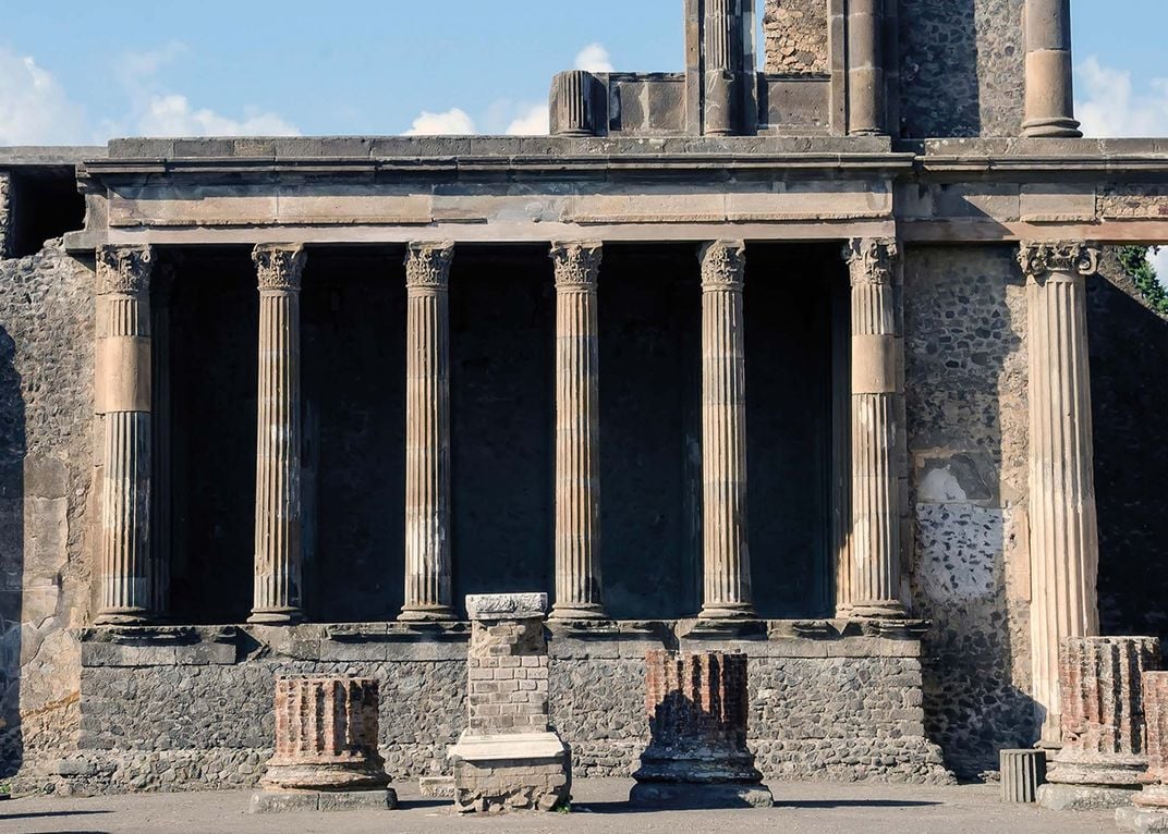 ruinas antiguas con columnas