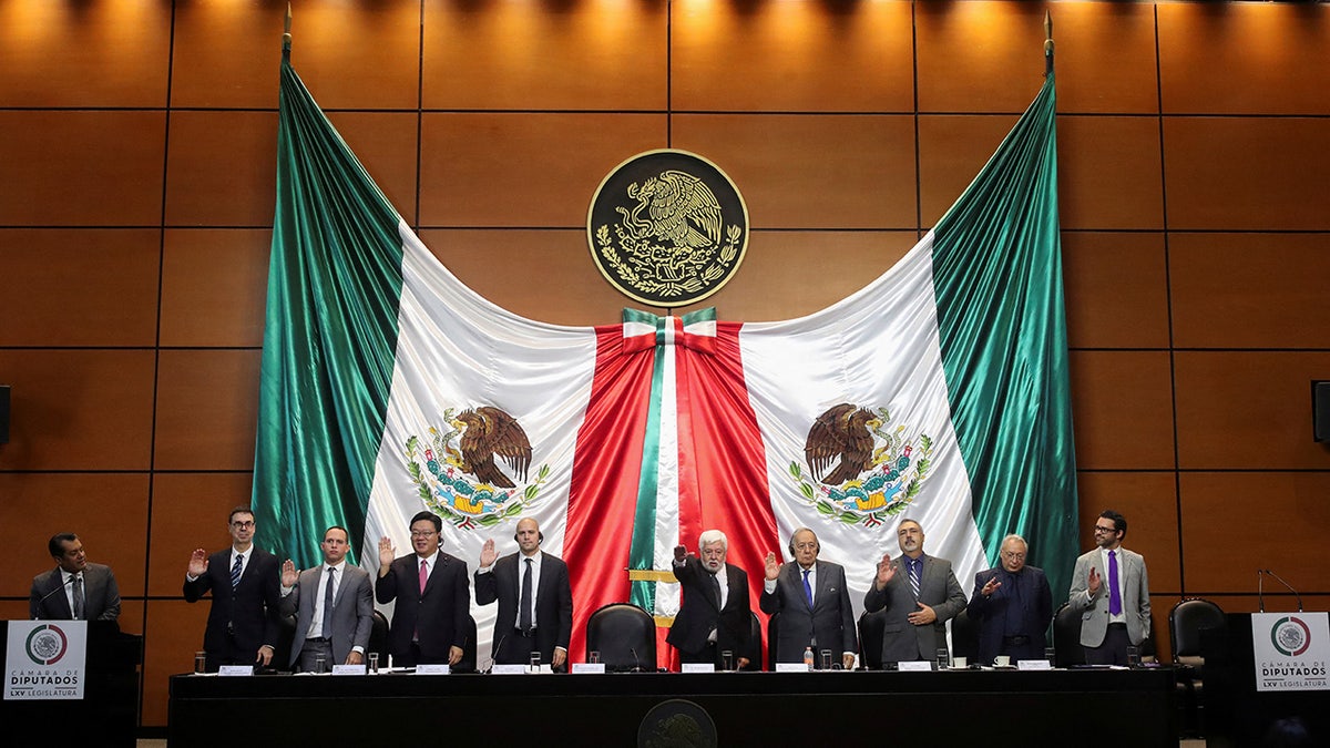 Congreso mexicano audiencia OVNI testigos juramentan