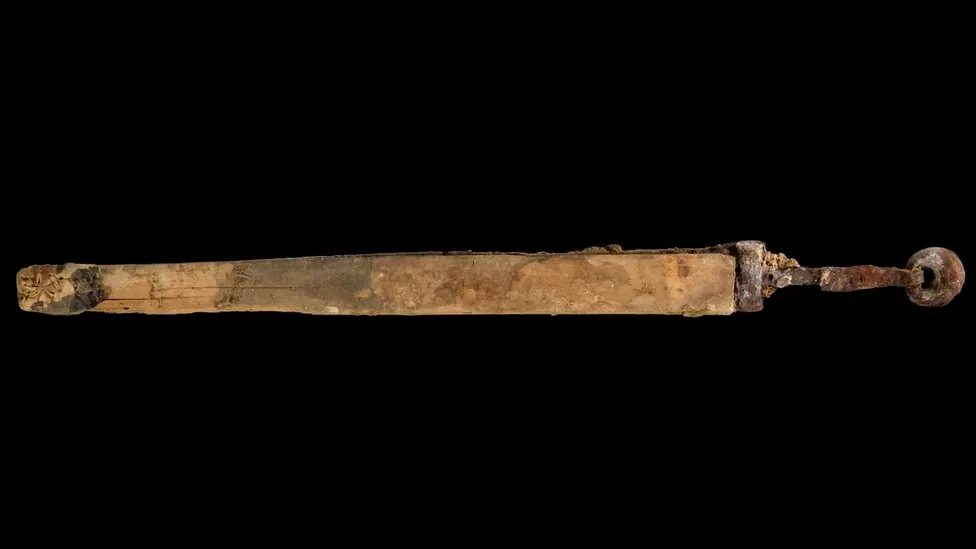 Espadas romanas de 1.900 anos descobertas no Mar Morto