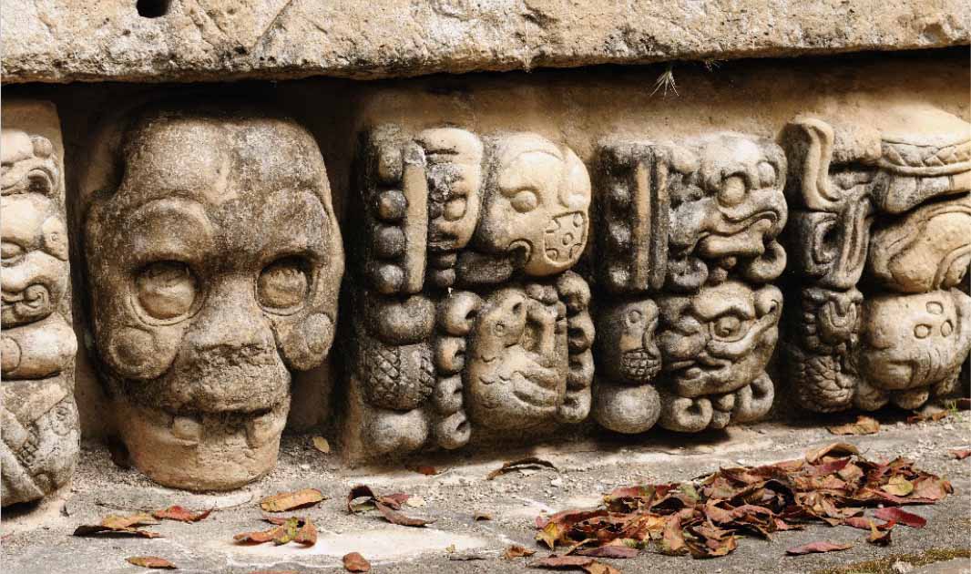 Los antiguos mayas: ¿Cómo colapsó una sociedad tan avanzada? (Video) 6 Copan Maya ruins in Honduras. Source: Rafal Cichawa/Adobe Stock