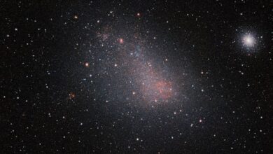 Notorio objeto cósmico son en realidad dos galaxias envueltas en una gabardina