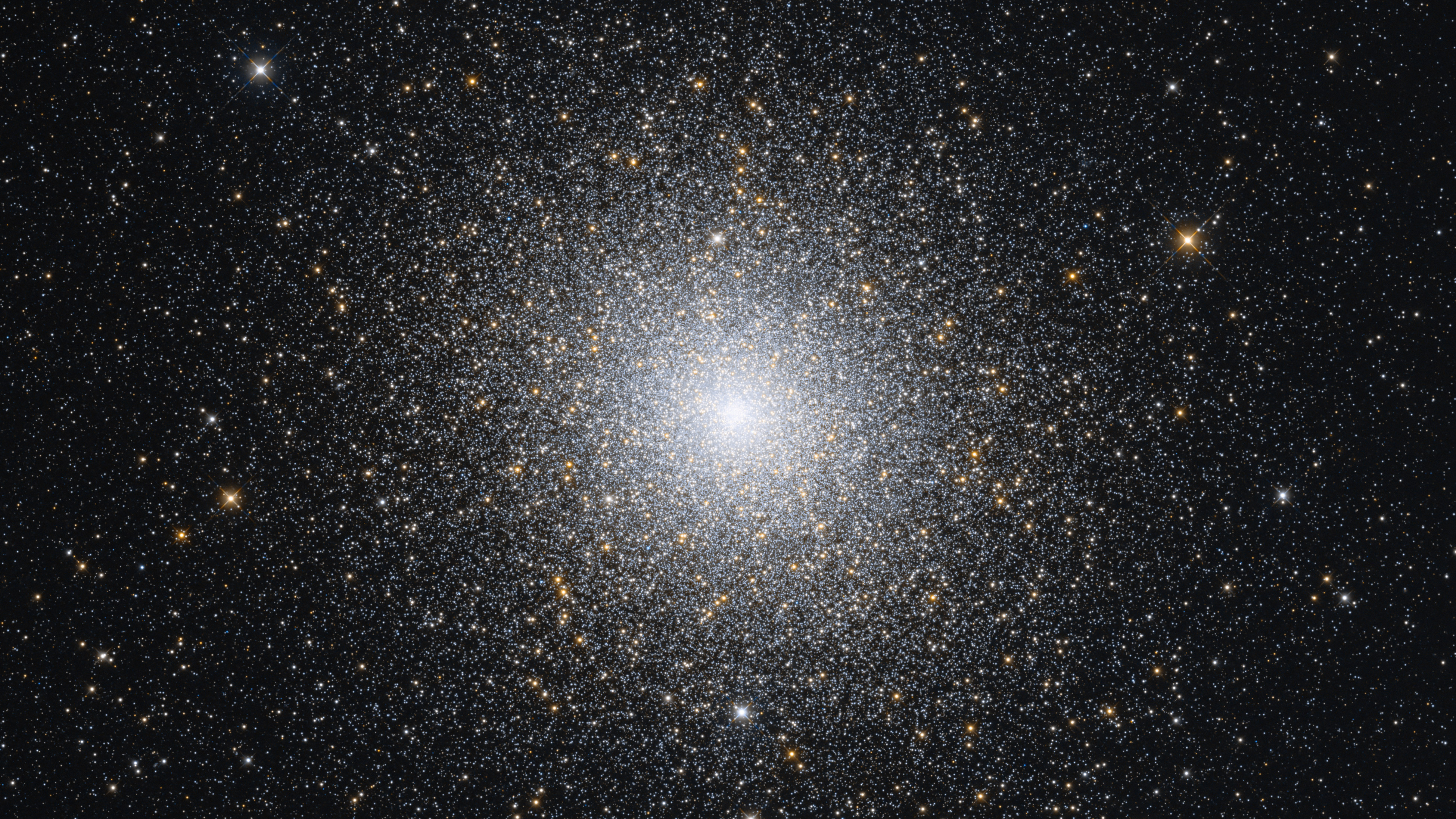 Enfoque de la NASA: las estrellas del cúmulo son la fotografía astronómica del día