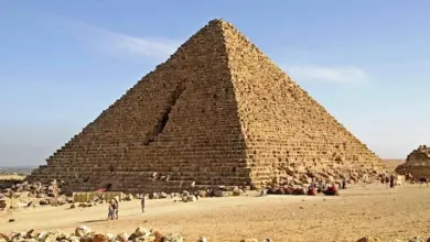 A restauração da pirâmide de Miquerinos foi interrompida