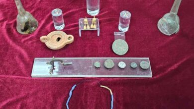 Las tumbas de una familia romana contenían joyas, monedas y viales 'exquisitos' para almacenar las lágrimas de los dolientes
