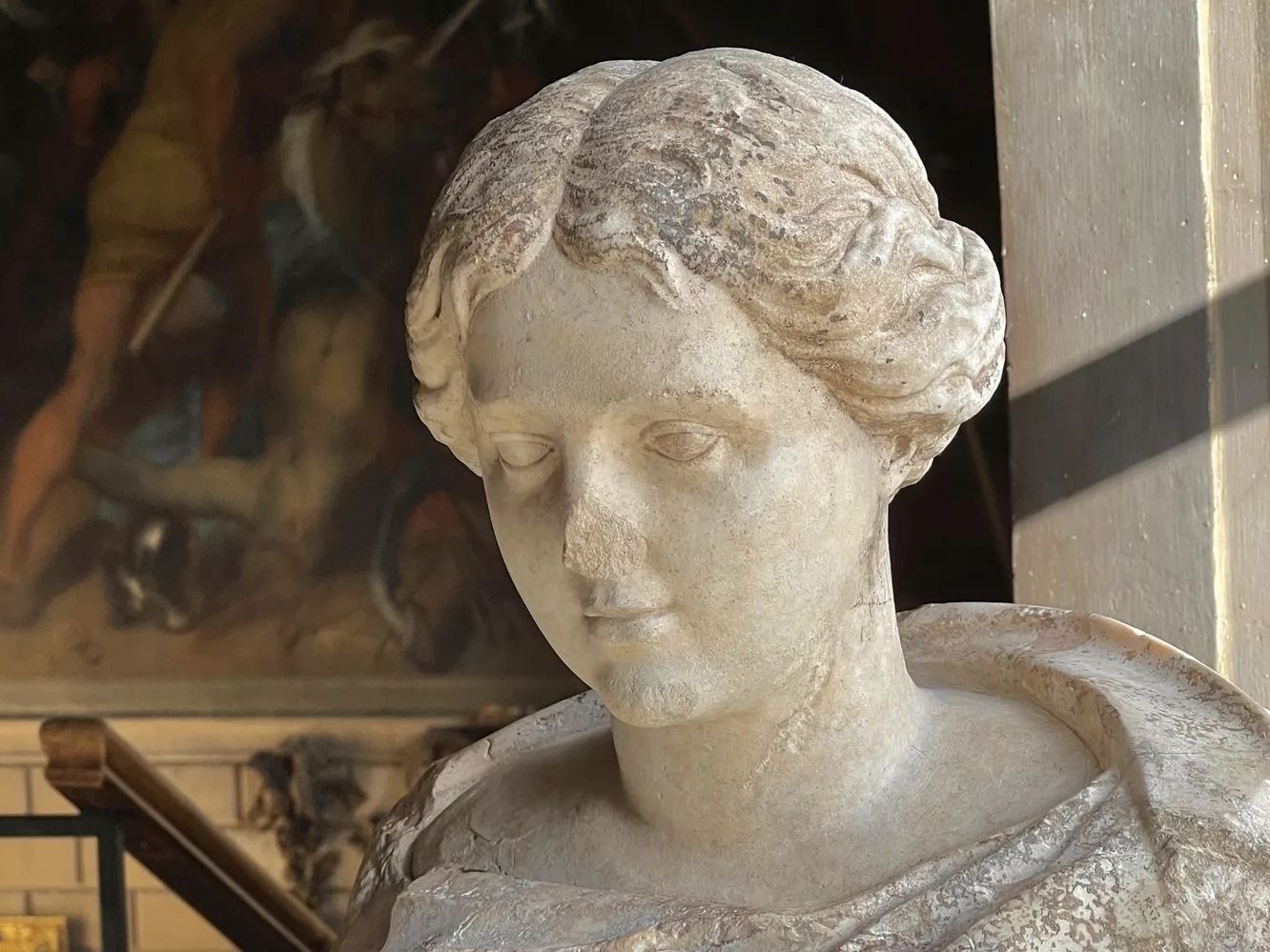 Trabajador de la construcción se topa con una misteriosa estatua romana escondida debajo de un estacionamiento en Inglaterra 7 Trabajador de la construcción se topa con una misteriosa estatua romana escondida debajo de un estacionamiento en Inglaterra