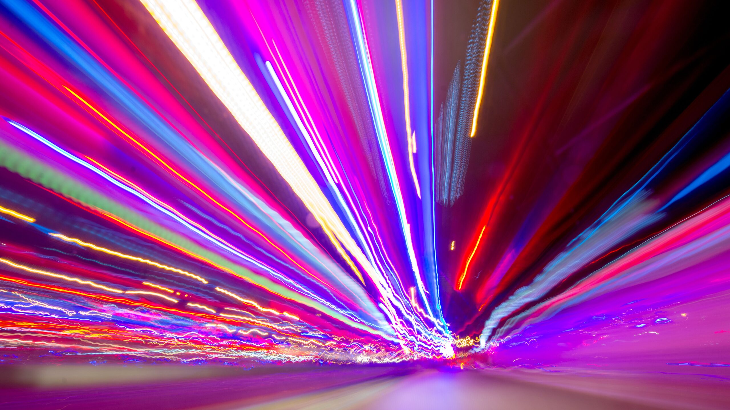 ¿Puede una partícula más rápida que la luz explicar la expansión del universo?