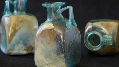En este antiguo cementerio, los romanos dejaron finas vasijas de vidrio, plataformas para banquetes y colgantes fálicos