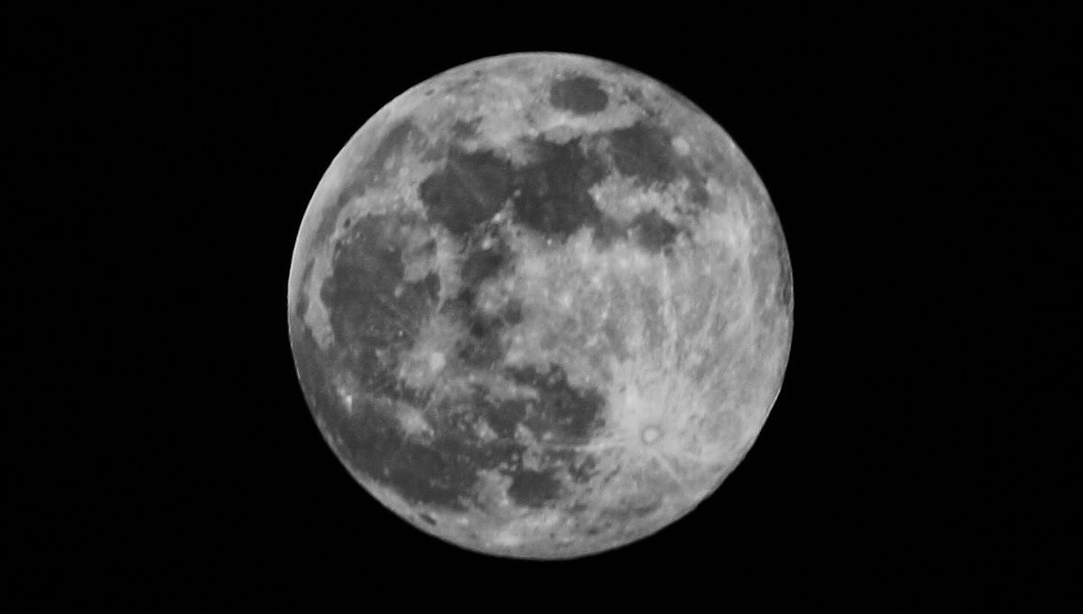 ¿Por qué siempre vemos la misma cara de la Luna?