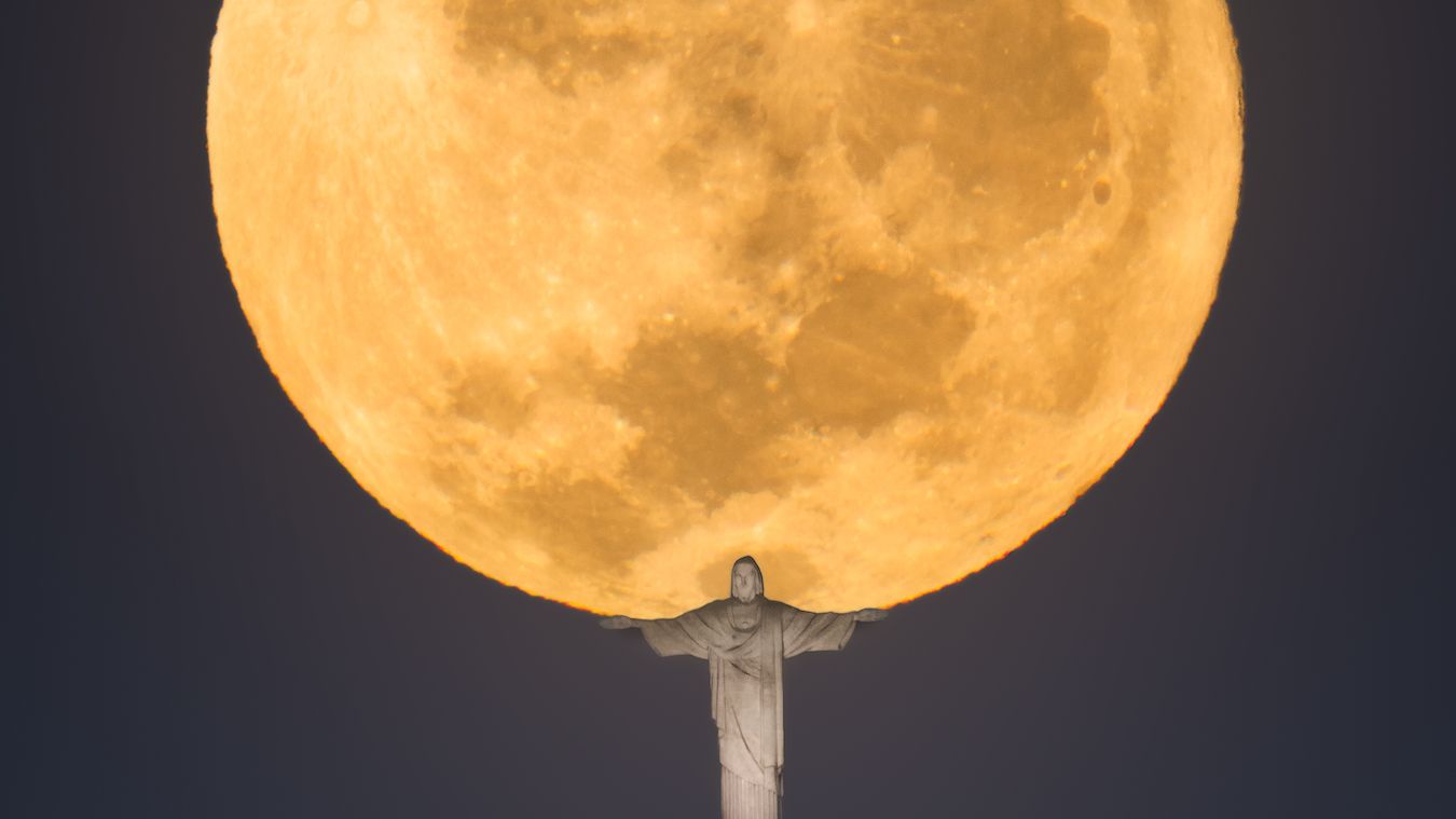 Astrónomo toma increíble foto de Cristo Redentor “sosteniendo” la Luna 5 Yuri Beletsky