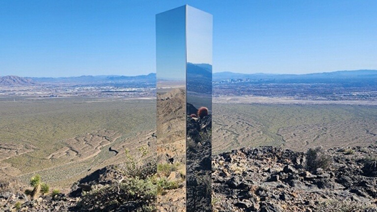 El 'misterioso' monolito de Las Vegas aparece en el desierto 7 El 'misterioso' monolito de Las Vegas aparece en el desierto