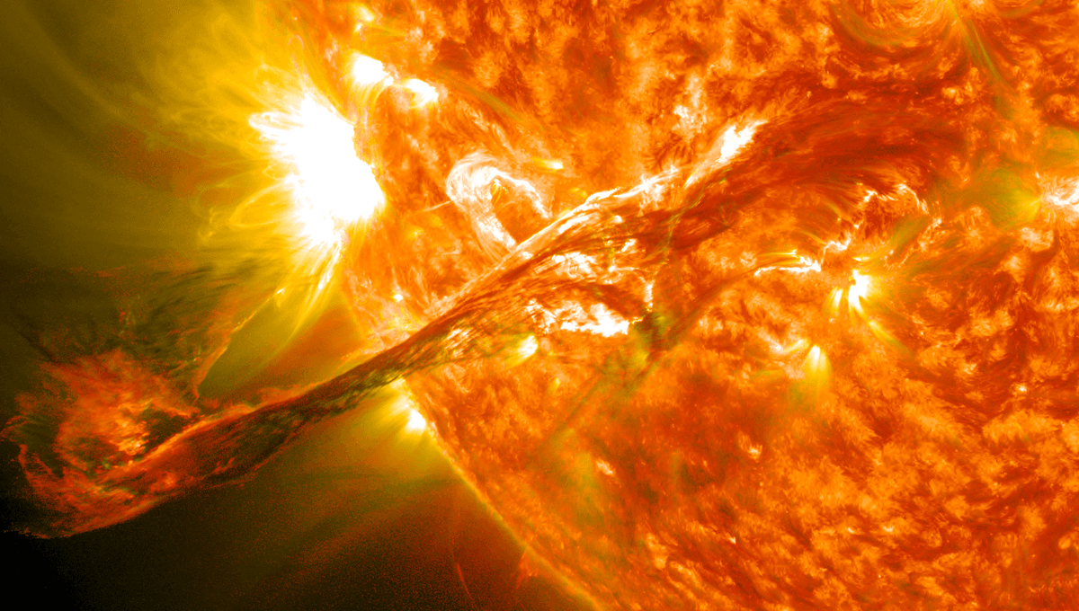 ¿Qué tan grandes pueden llegar a ser las erupciones solares y qué tan lejos pueden viajar?