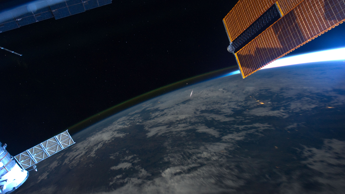 Lo más destacado de la NASA: Meteoro visto desde el espacio en la foto astronómica del día 5 Ron Garan, ISS Expedition 28 Crew, NASA