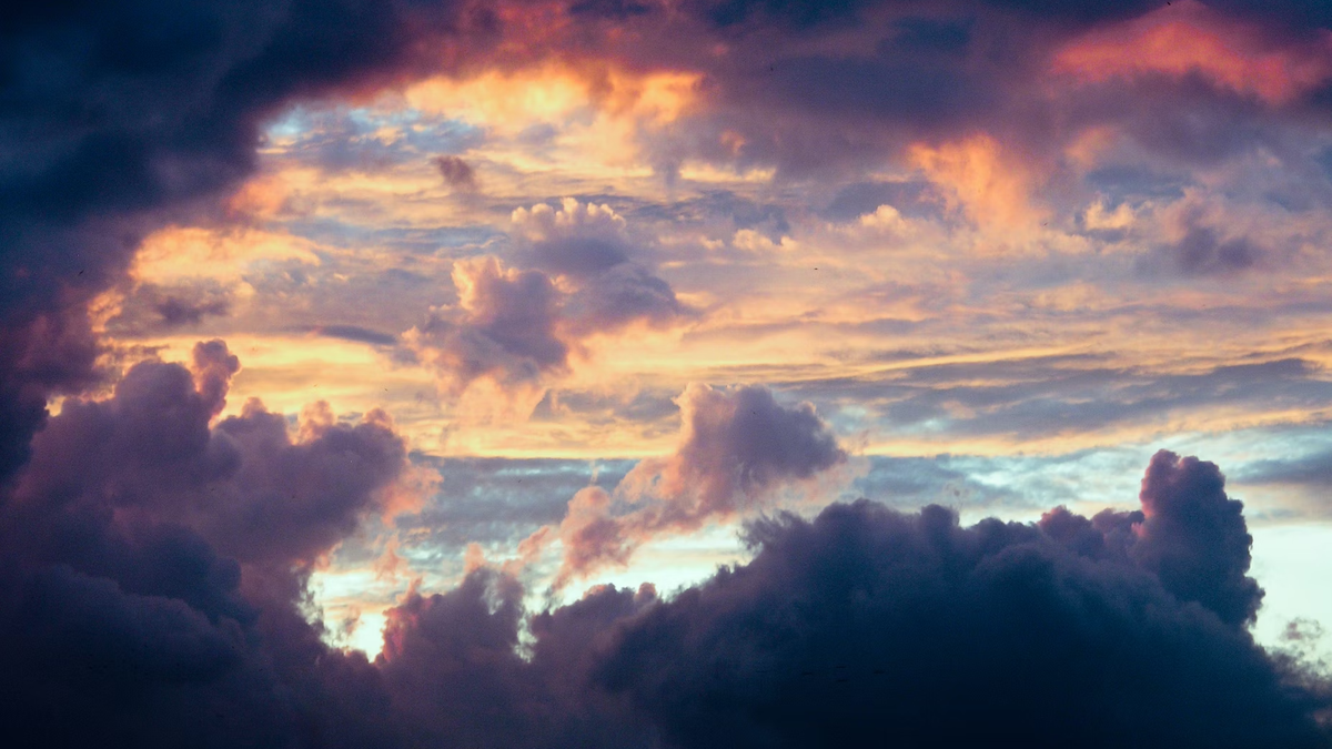 Lo más destacado de la NASA: nube colorida y tormenta en la foto astronómica del día 5 Łukasz Łada/Unsplash