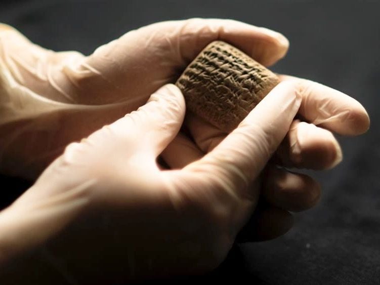 Investigadores descifran una tablilla cuneiforme y descubren que es un recibo de compra de muebles 7 Investigadores descifran una tablilla cuneiforme y descubren que es un recibo de compra de muebles