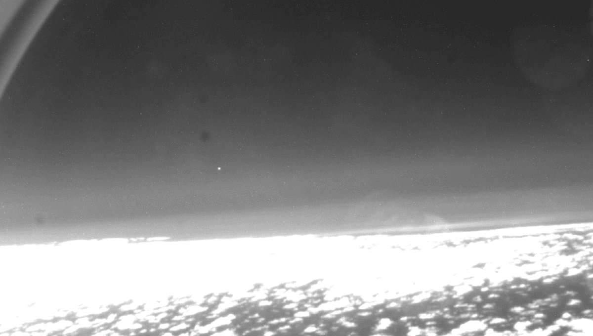 Avión captura la primera fotografía de un satélite de alta velocidad reingresando a la atmósfera terrestre 5 Avión captura la primera fotografía de un satélite de alta velocidad reingresando a la atmósfera terrestre