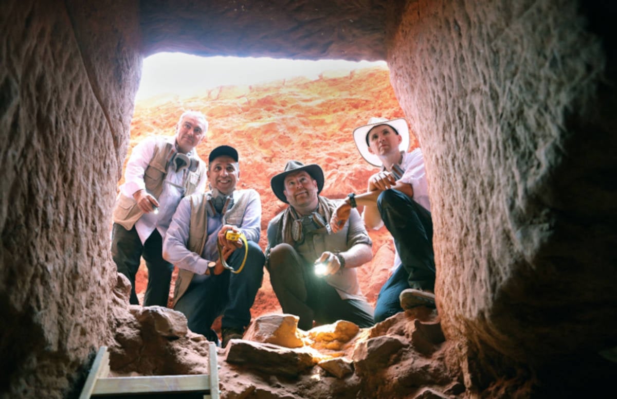 Tumba descubierta debajo de Petra contiene restos humanos y la copa del 'Santo Grial' 8 Tumba descubierta debajo de Petra contiene restos humanos y la copa del 'Santo Grial'