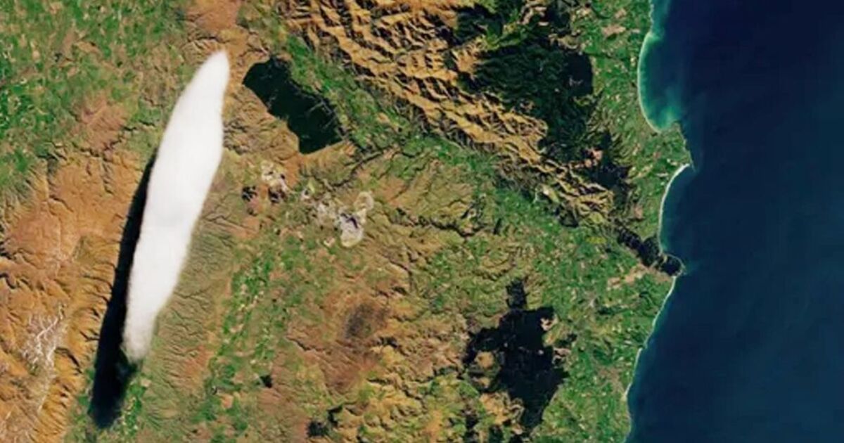 La misteriosa 'nube ovni' reaparece exactamente en el mismo lugar sobre Nueva Zelanda en un extraño fenómeno 5 La misteriosa 'nube ovni' reaparece exactamente en el mismo lugar sobre Nueva Zelanda en un extraño fenómeno