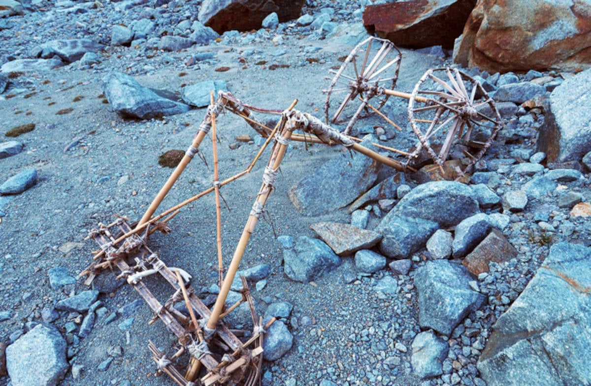 Orígenes desconocidos: insondable 'carro' de bambú encontrado en los Alpes suizos 7 Orígenes desconocidos: insondable 'carro' de bambú encontrado en los Alpes suizos
