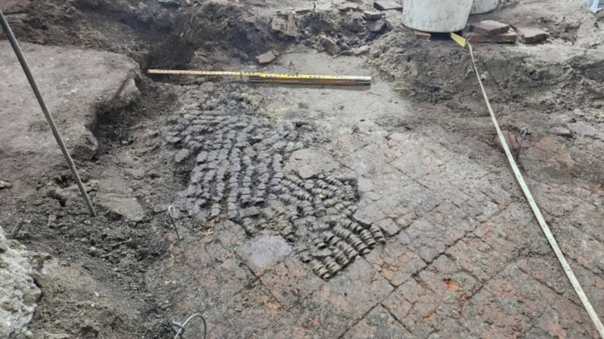 Extraordinario piso del siglo XV remendado con huesos de vaca encontrado en Países Bajos 7 Extraordinario piso del siglo XV remendado con huesos de vaca encontrado en Países Bajos