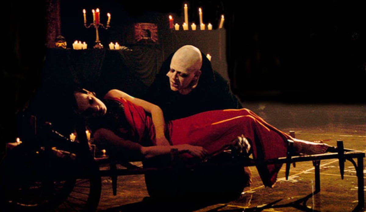 Famoso cineasta resucita la lengua rumana muerta en la exitosa película 'Nosferatu' 7 Famoso cineasta resucita la lengua rumana muerta en la exitosa película 'Nosferatu'