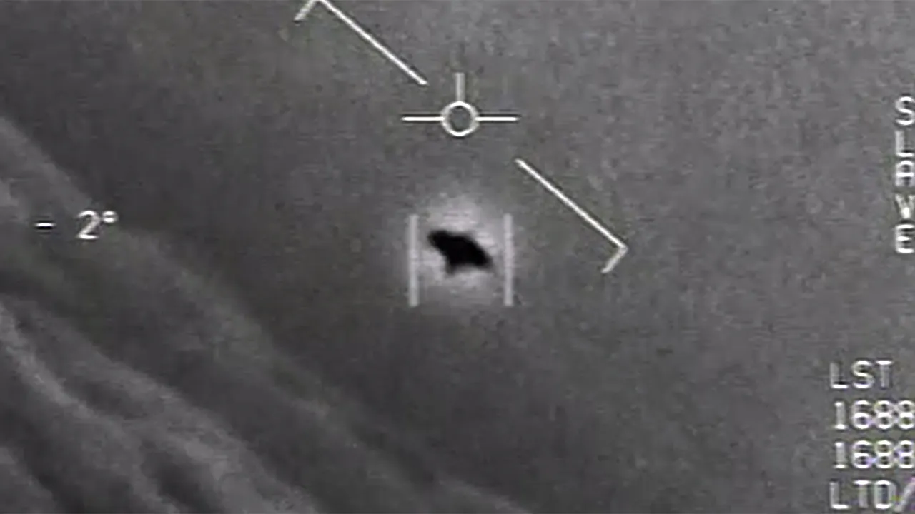 Las imágenes de ovnis capturadas por la Marina de los EE. UU. Muestran a los misteriosos aviones que se lanzan desde el mar, dice el experto 6 Las imágenes de ovnis capturadas por la Marina de los EE. UU. Muestran a los misteriosos aviones que se lanzan desde el mar, dice el experto