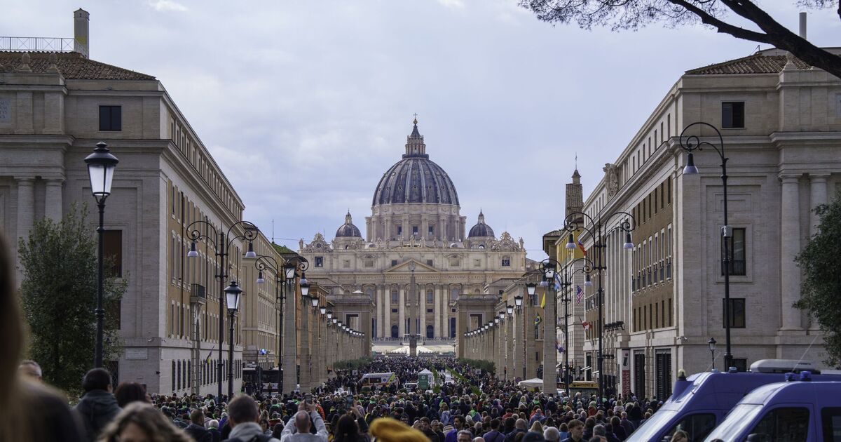 El nuevo Papa hereda el control del misterioso archivo de ovnis del Vaticano